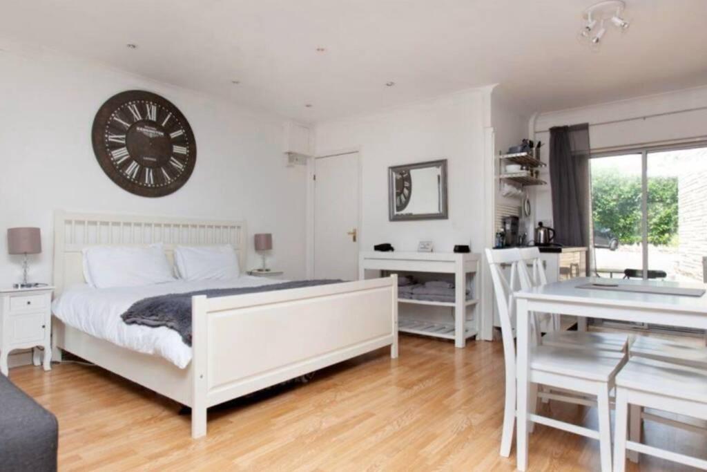 Self-Contained Apartment Corsham Exterior foto